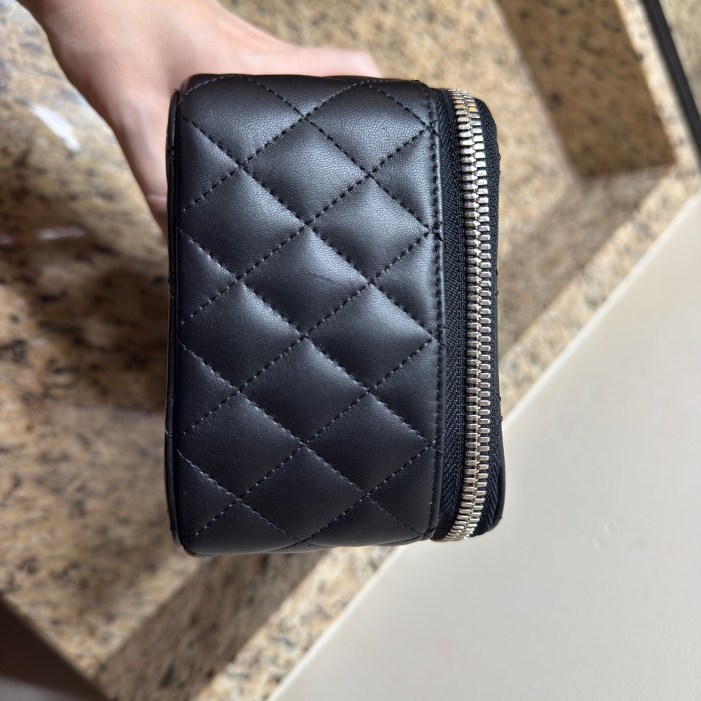 Authentic Chanel Black Quilted Lambskin Women's jewelry case vanity bag - Picture 6 of 9